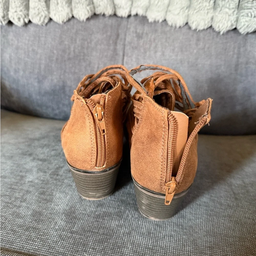 Time and Tru Tan Suede Lace Up Ankle Boots Women’s‎ Size 8.5 Casual Fall